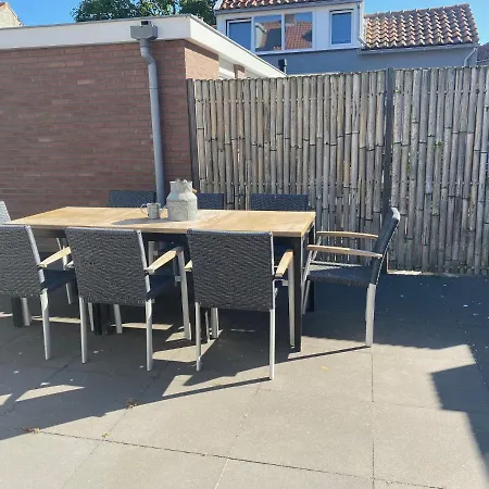 Wohnhaus Fuer 8 Personen *