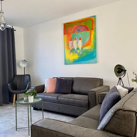 Wohnhaus Fuer 8 Personen