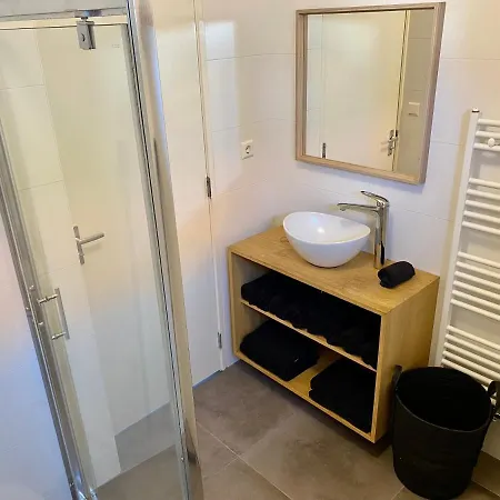 Wohnhaus Fuer 8 Personen *