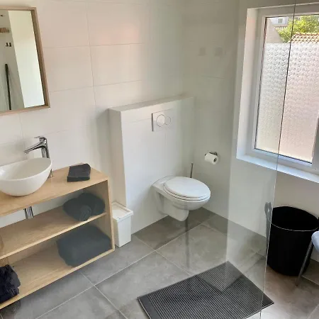 Wohnhaus Fuer 8 Personen
